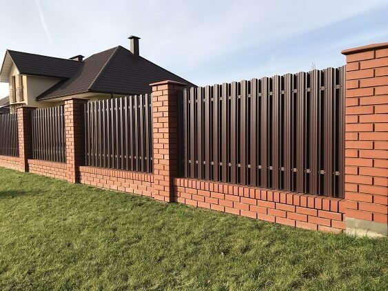 New metal fence installed for a Sandy Bay TAS home owner.
