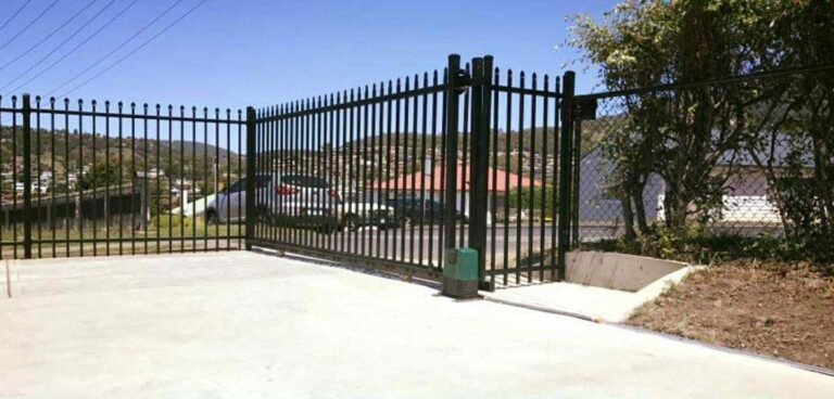 Residential fences and gates newly installed for a residential housing project located in Hobart TAS.